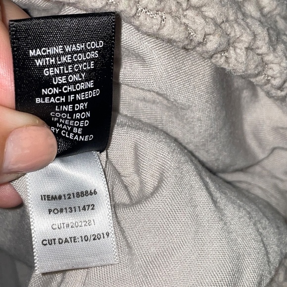 Torrid Teddy Cream Sherpa Fuzzy Pullover Sweatshirt Size 4 - 4X - Picture 6 of 9